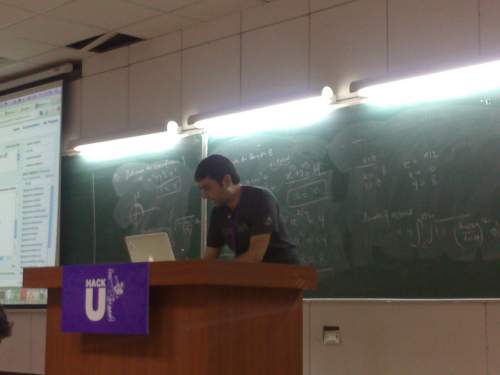 Saurabh Sahni delivering a lecture on BOSS